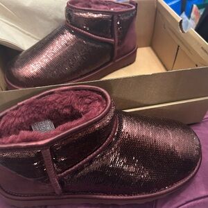 UGG Plush NEW in Box Burgundy